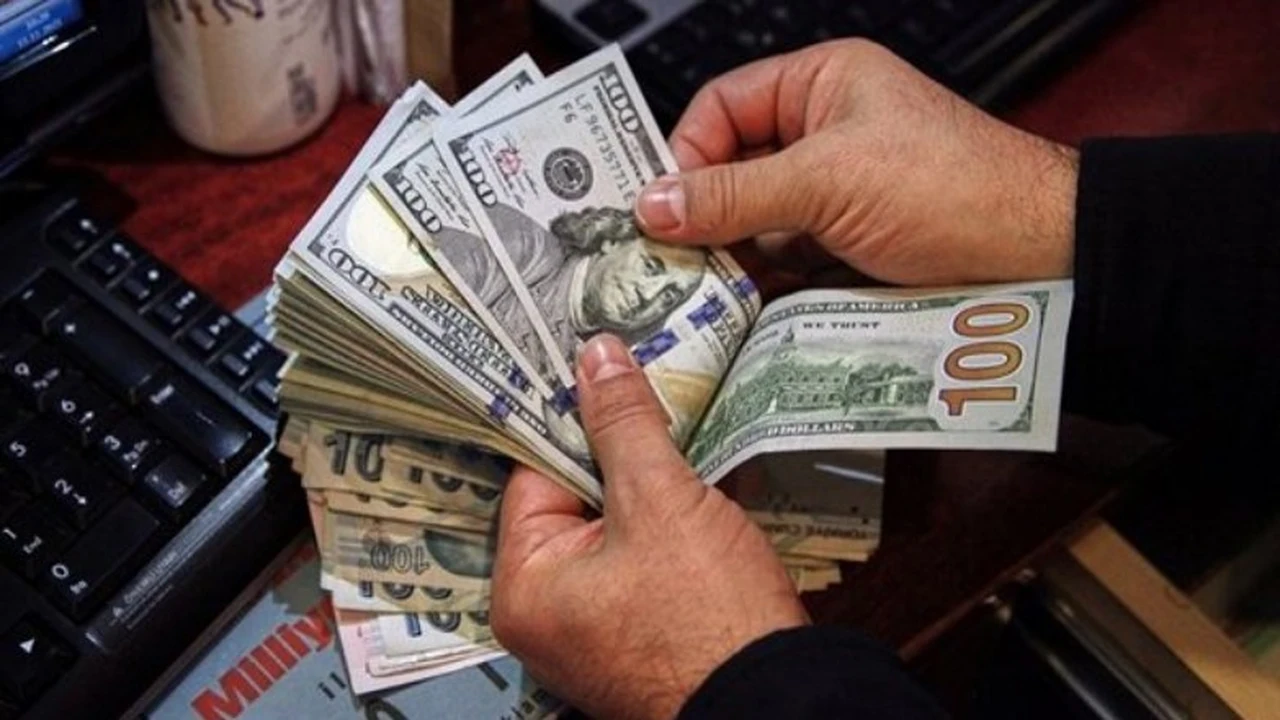 تطورات سعر الدولار مقابل الجنيه في تعاملات الجمعة 1 مايو في مصر